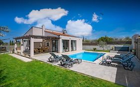 Bobo Family House With Pool