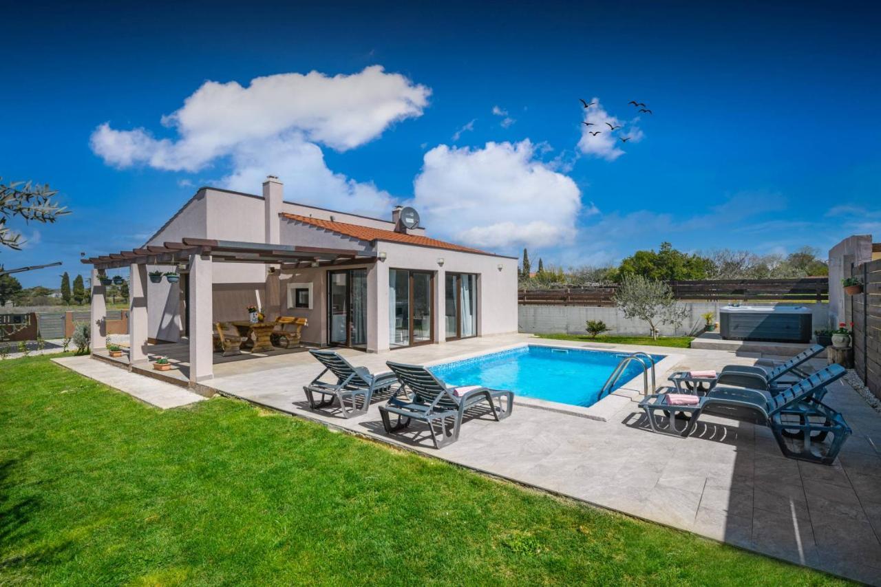 Villa Bobo Family House With Pool Vodnjan Exterior foto