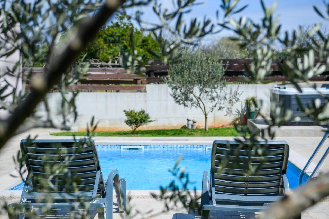 Villa Bobo Family House With Pool Vodnjan Exterior foto
